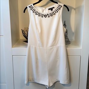 Forever21 sleeveless jumper w/jewel neck